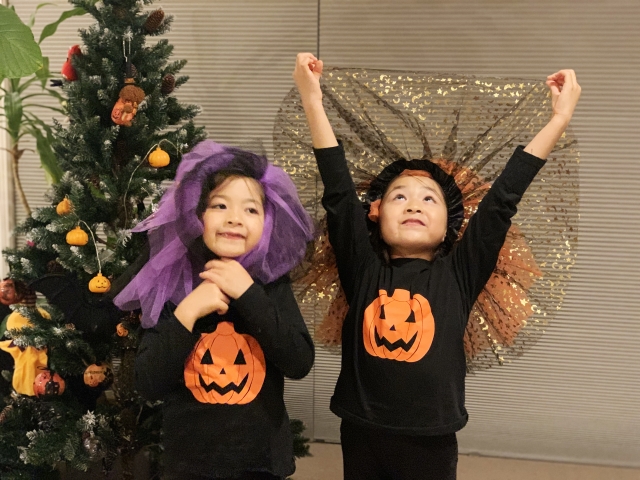 萬聖節的角色扮演，背後有戲劇療癒的效果。照片來自於photo-ac.com