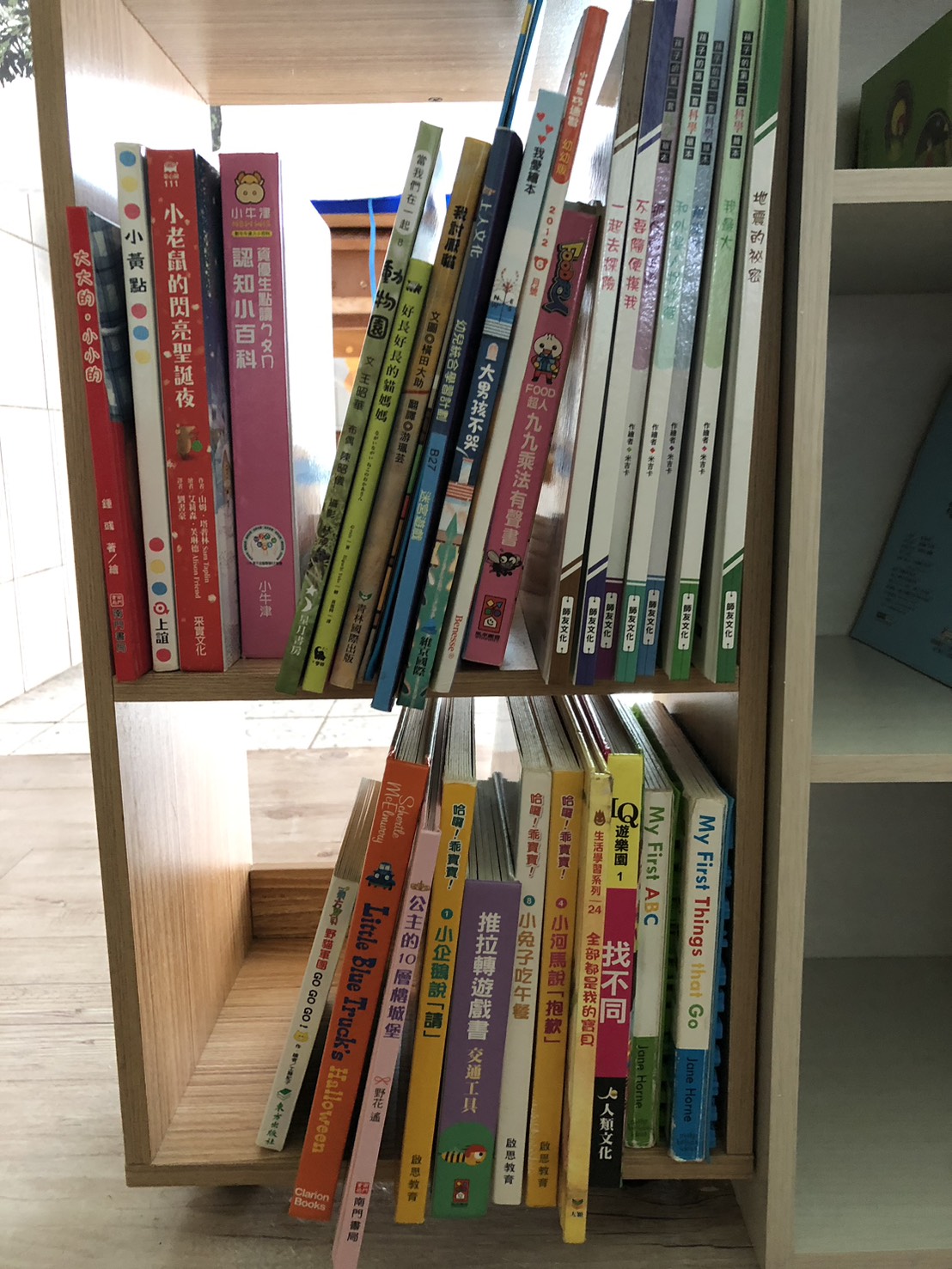 想看哪本書，就抽出哪本書，這樣的便利性增加孩子閱讀的便利性與動力。